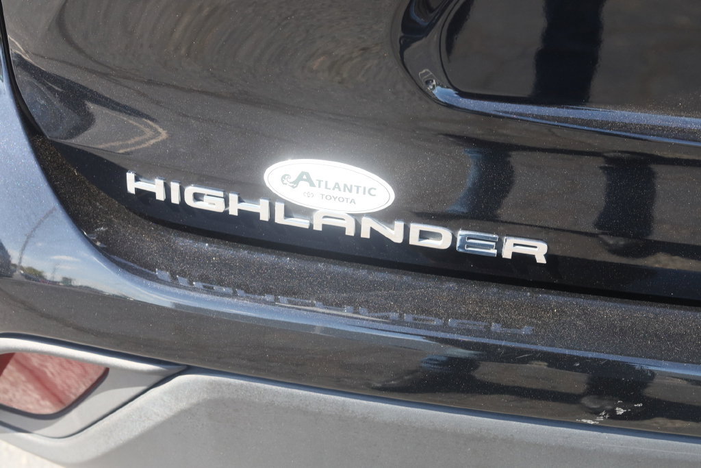 Used 2023 Toyota Highlander XLE AWD/4WD image 32