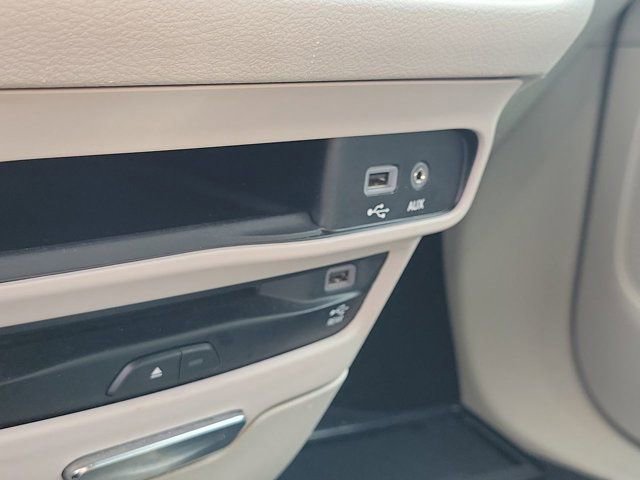 Used 2020 Chrysler Pacifica Touring-L Plus w/ Advanced Safetytec Group image 28