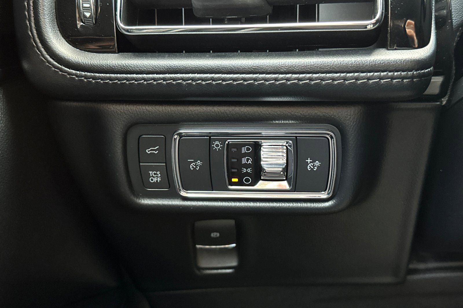 Certified 2022 Lincoln Nautilus FWD w/ Premium Package image 28