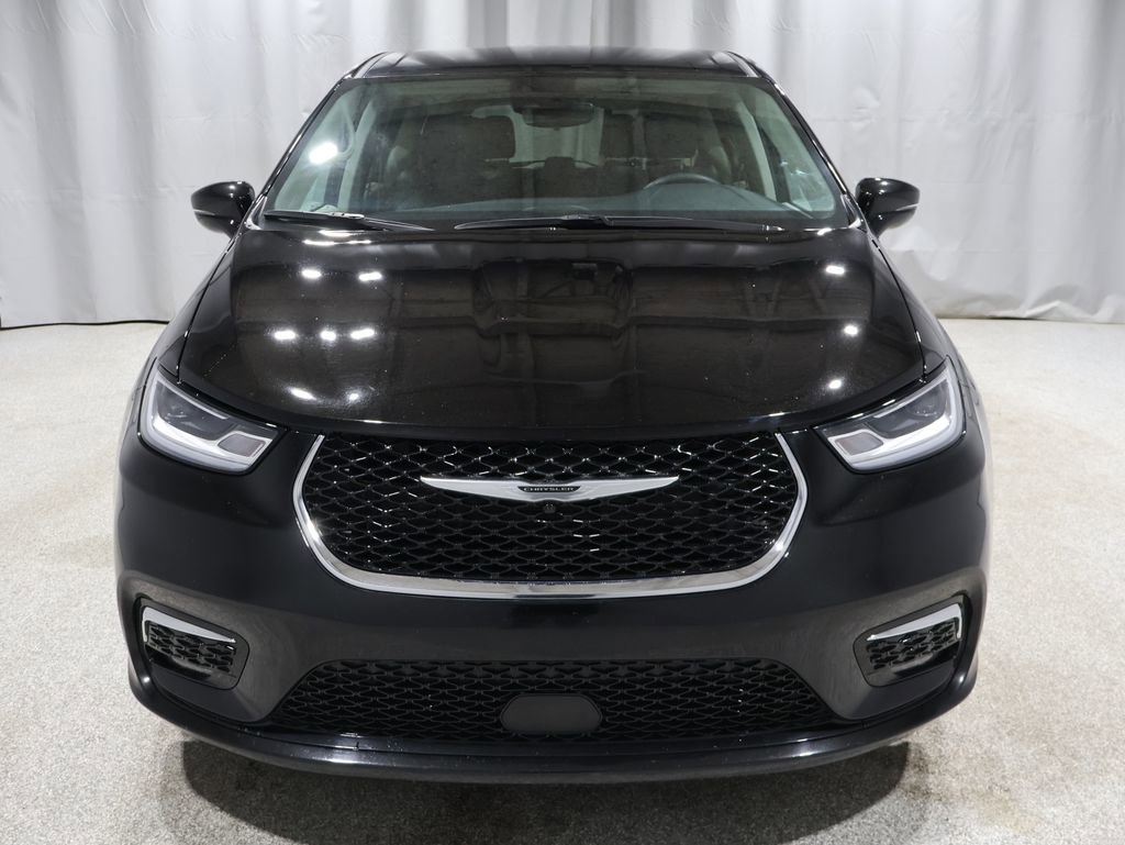 Certified 2024 Chrysler Pacifica Touring-L image 9