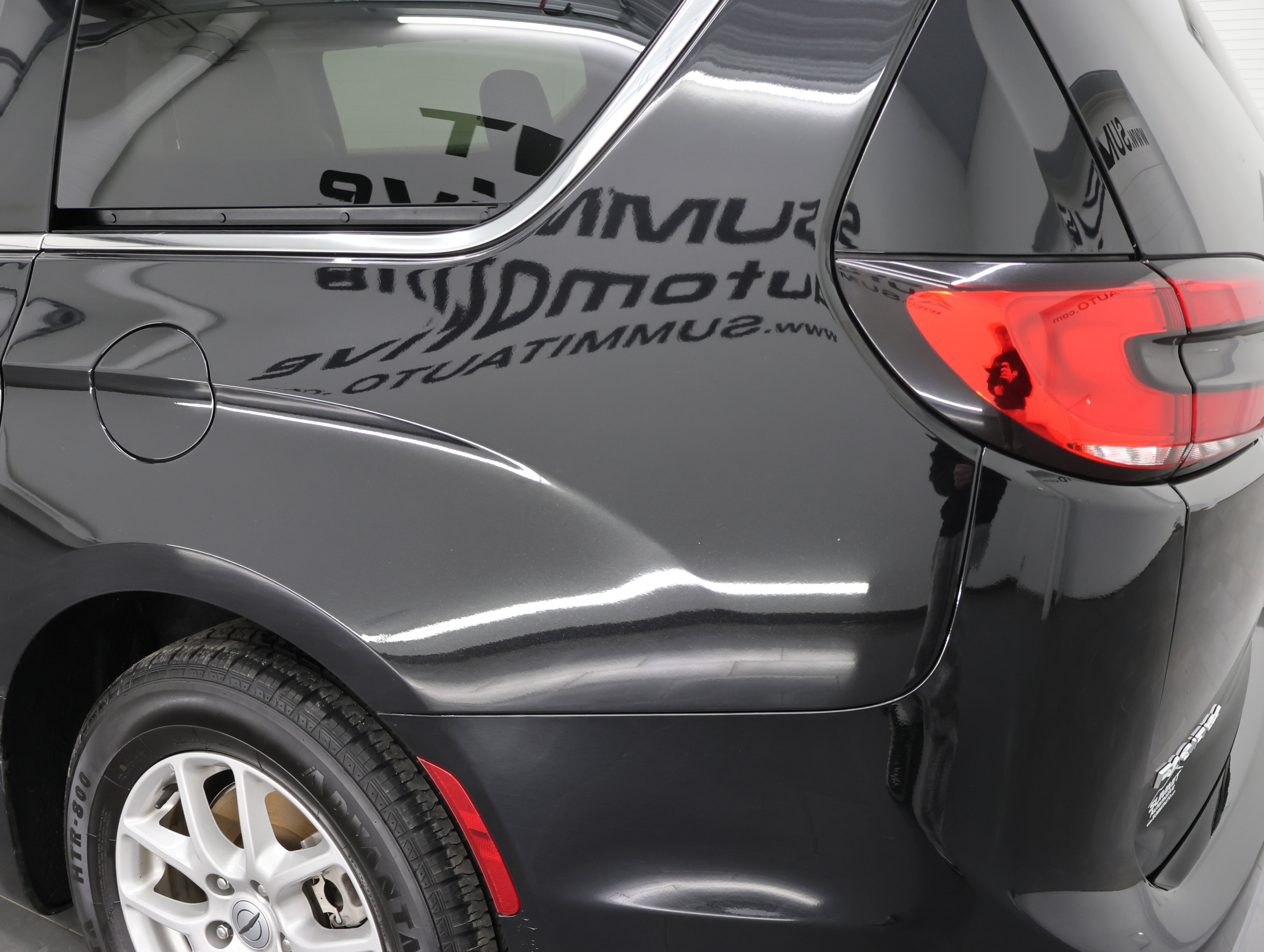 Used 2024 Chrysler Pacifica Touring-L image 32