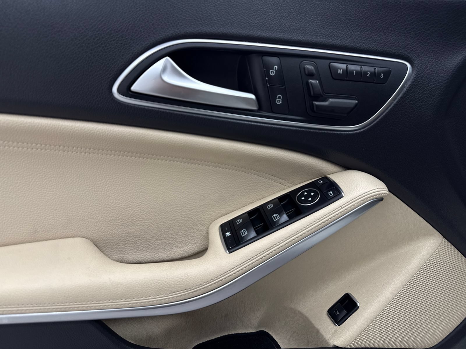 Used 2014 Mercedes-Benz CLA 250 image 33