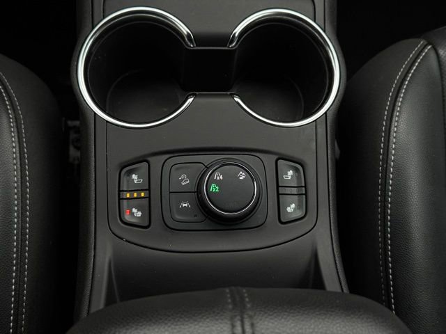 Used 2024 GMC Terrain SLT image 30