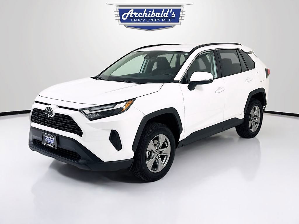 Used 2025 Toyota RAV4 XLE image 3