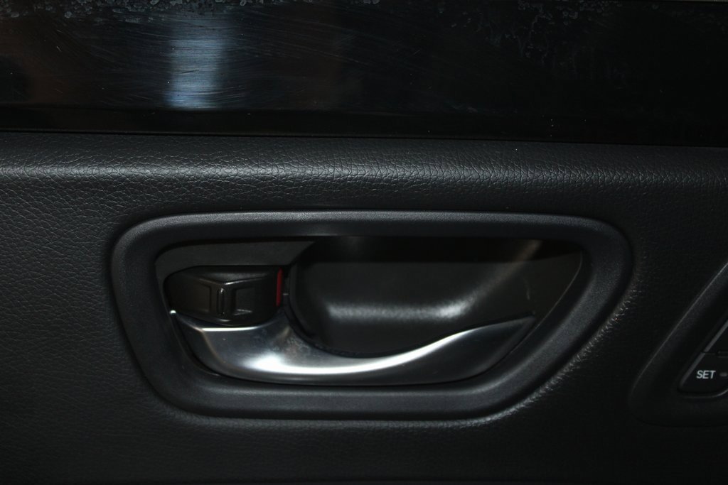 Used 2025 Honda Pilot Touring image 9