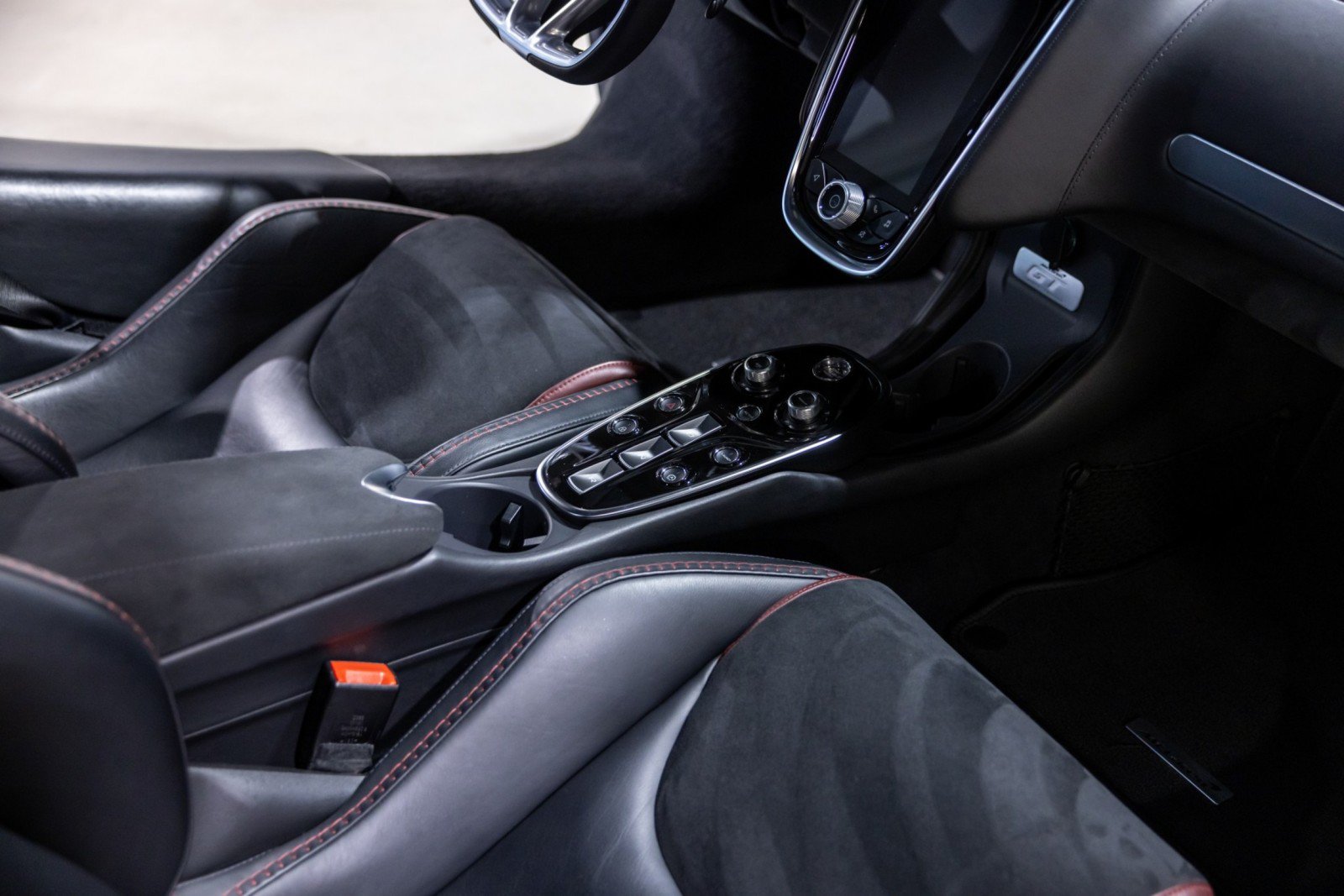 Used 2022 McLaren GT RWD image 30