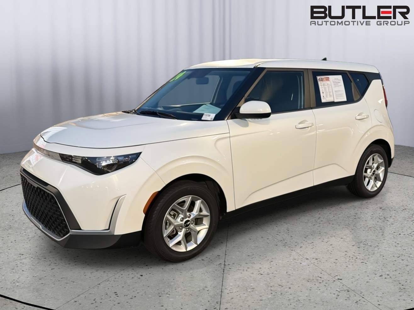 Used 2024 Kia Soul LX w/ Option Group 015 FWD image 2