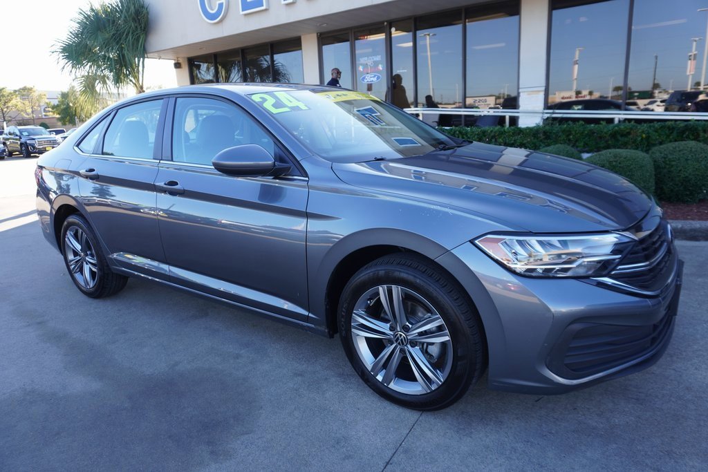 Used 2024 Volkswagen Jetta SE