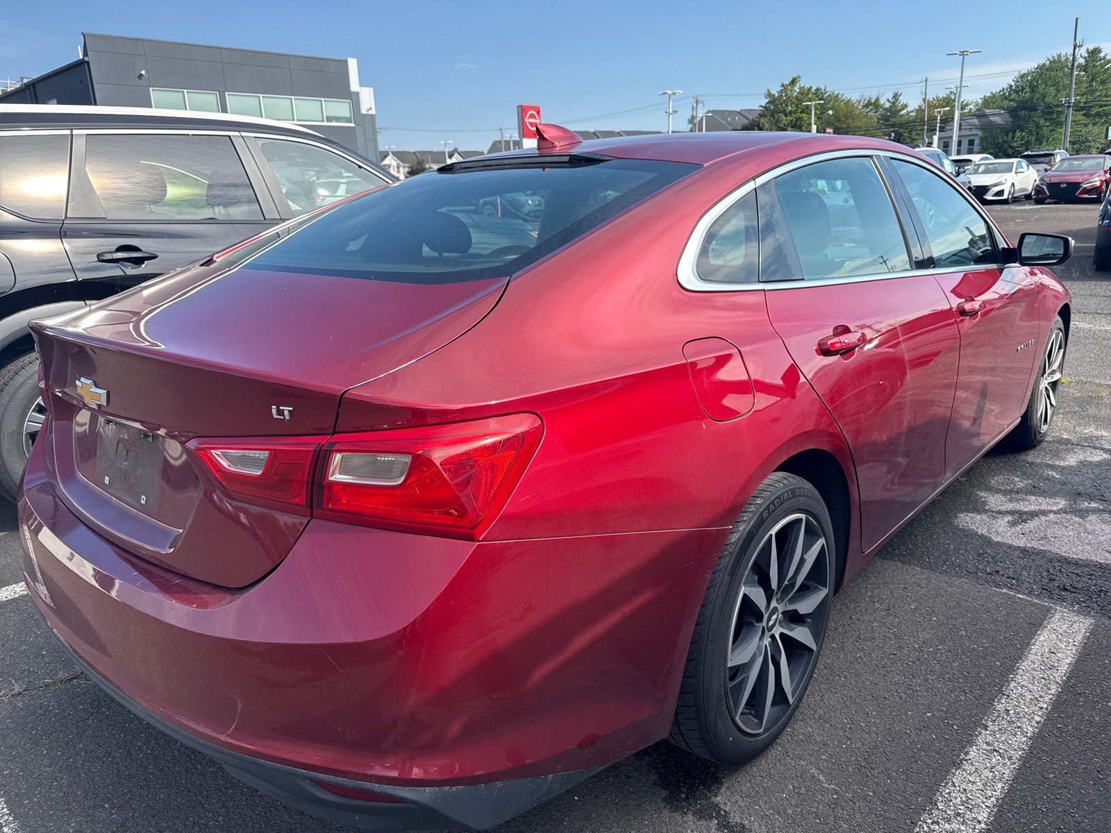 Used 2018 Chevrolet Malibu LT FWD image 4