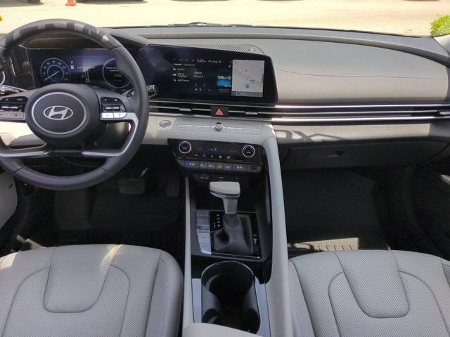 Used 2025 Hyundai Elantra Limited FWD image 14