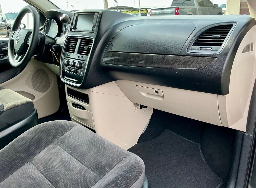 Used 2018 Dodge Grand Caravan SE w/ UConnect Hands-Free Group FWD image 23