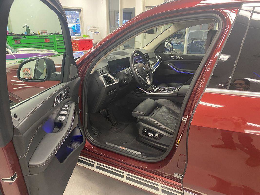 Used 2024 BMW X7 xDrive40i image 8