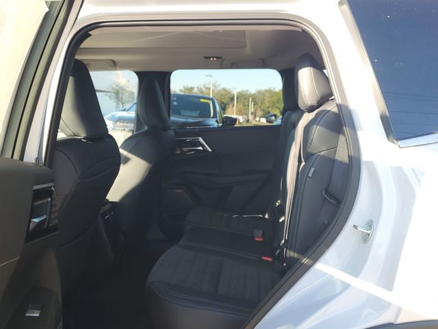 New 2026 Mitsubishi Outlander SE FWD image 12