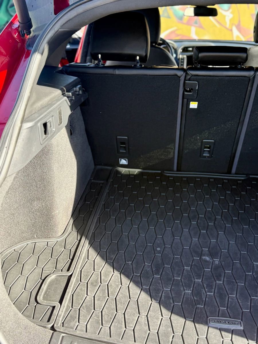 Used 2018 Jaguar F-PACE Premium image 27