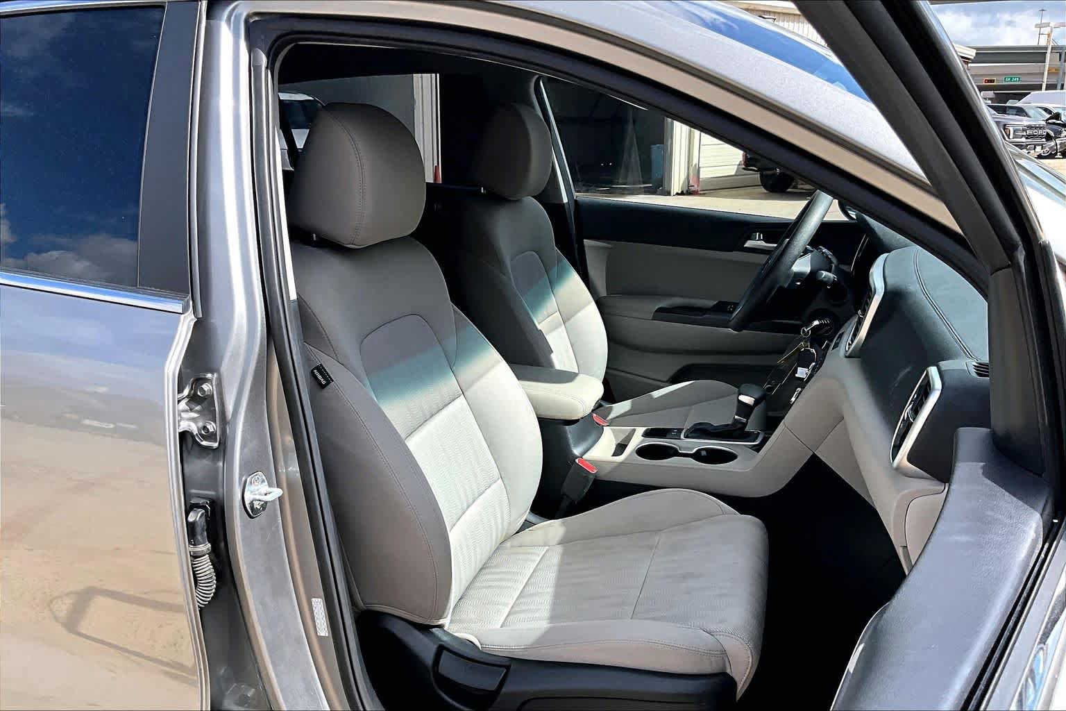 Certified 2022 Kia Sportage LX FWD image 9