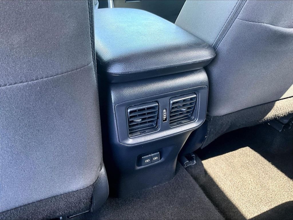 Used 2025 Toyota RAV4 XLE AWD/4WD image 28