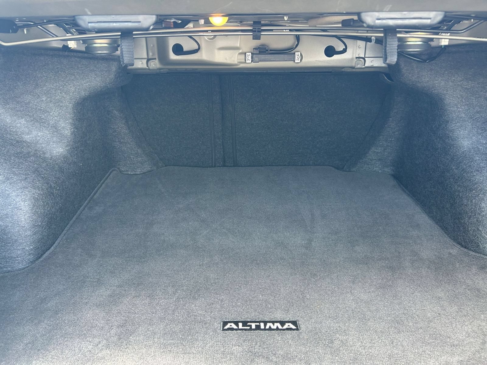 Used 2025 Nissan Altima 2.5 SV FWD image 21