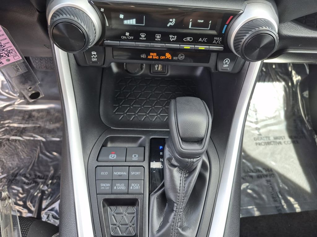Used 2024 Toyota RAV4 LE image 9