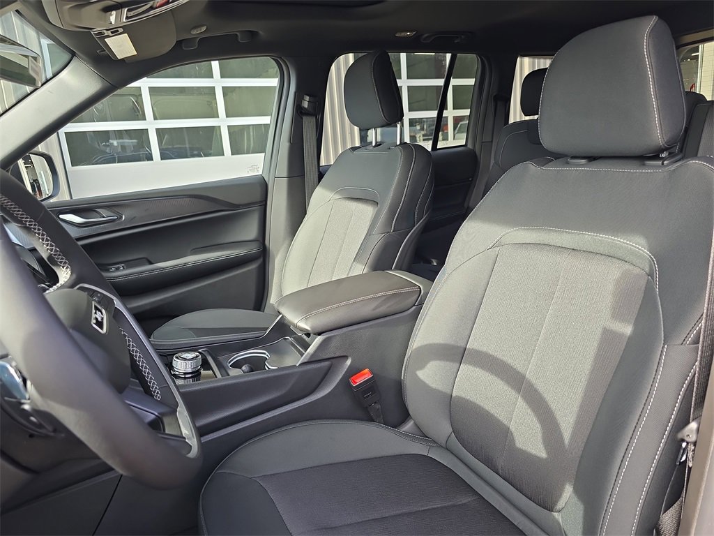 New 2025 Jeep Grand Cherokee Laredo X image 15