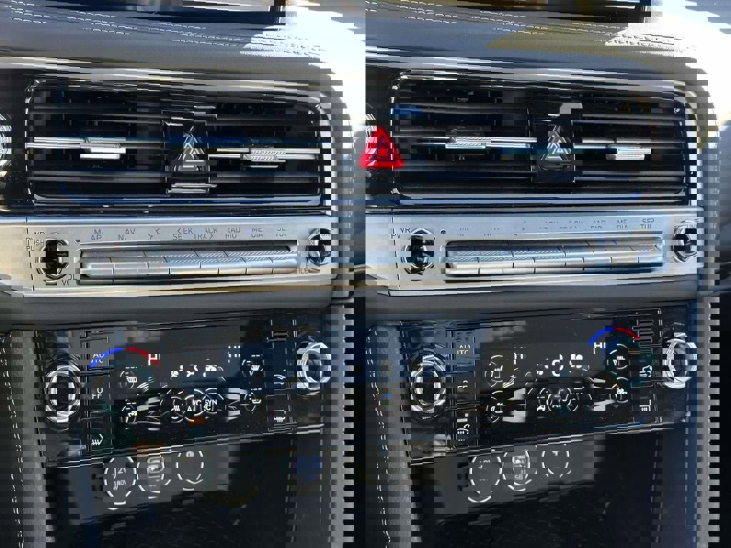 Used 2025 Genesis G70 3.3T Advanced image 27