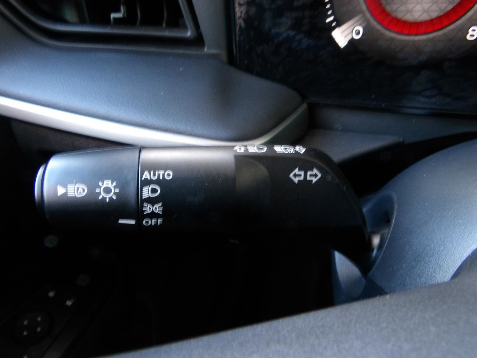 Certified 2025 Nissan Kicks S image 30