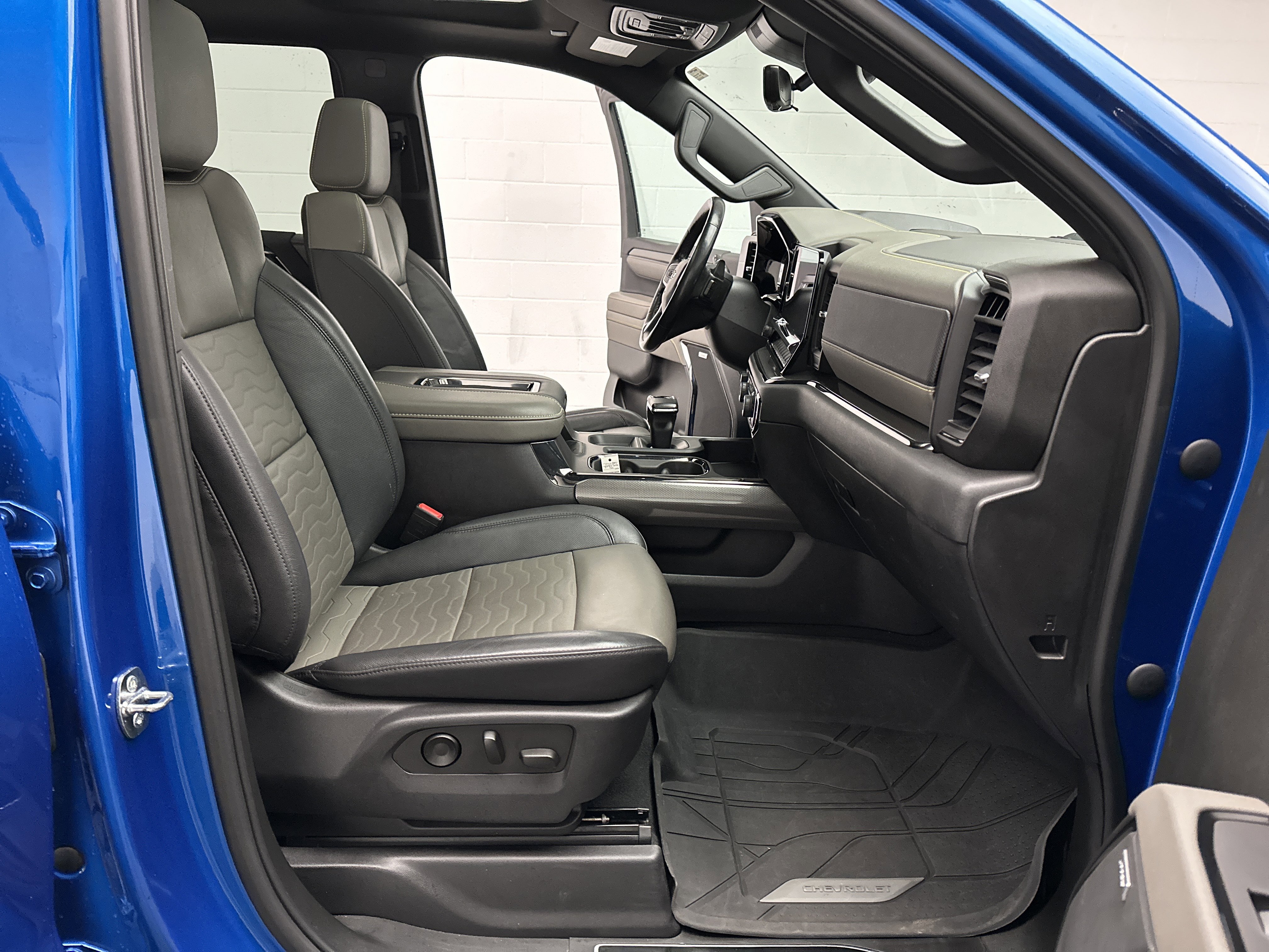 Used 2022 Chevrolet Silverado 1500 ZR2 w/ Technology Package image 27