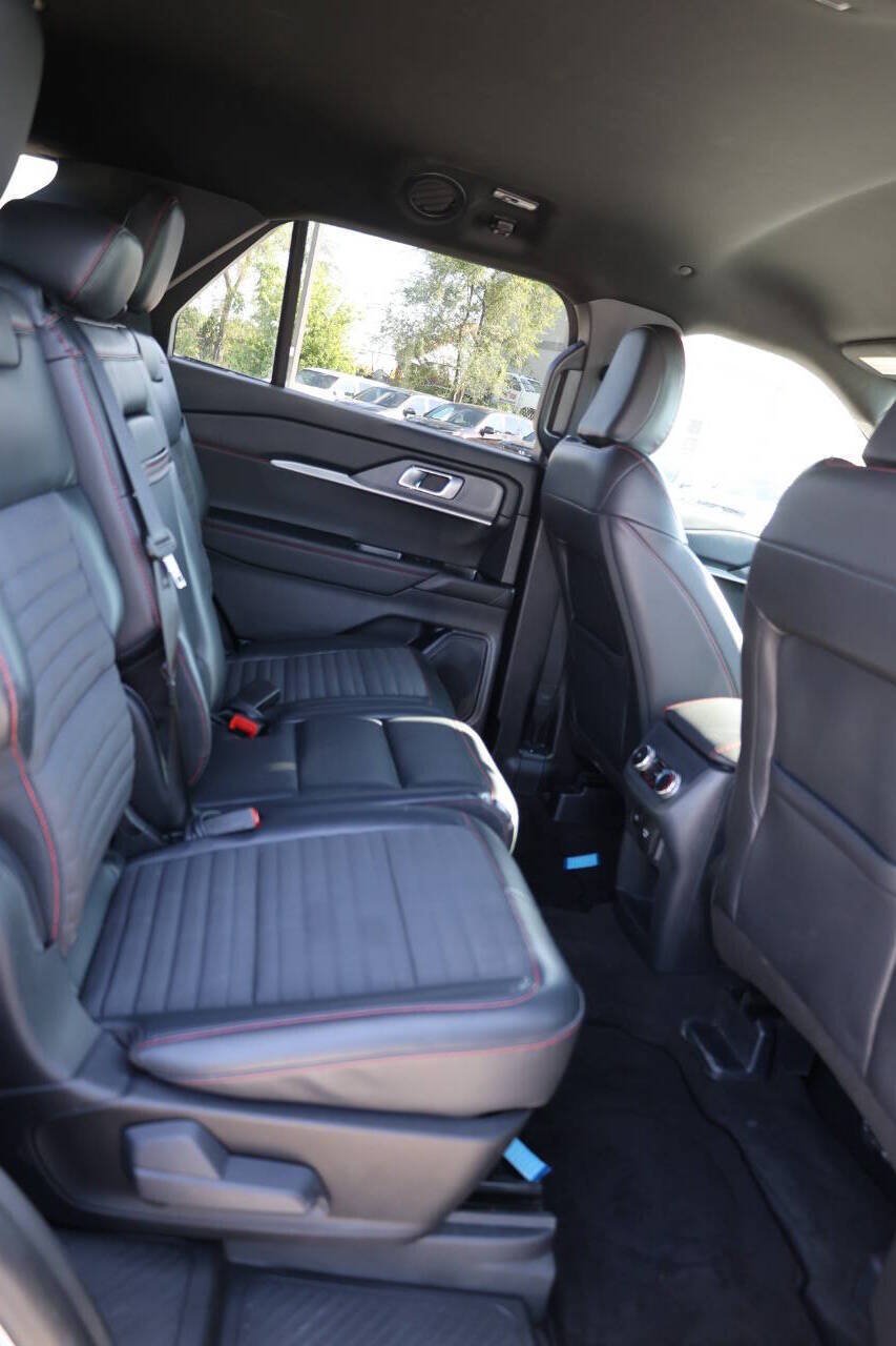 Used 2025 Ford Explorer ST-Line w/ Premium Package AWD/4WD image 16