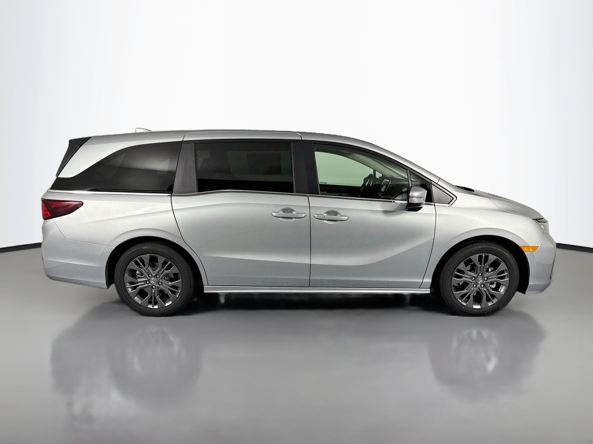 New 2027 Honda Odyssey Touring image 4