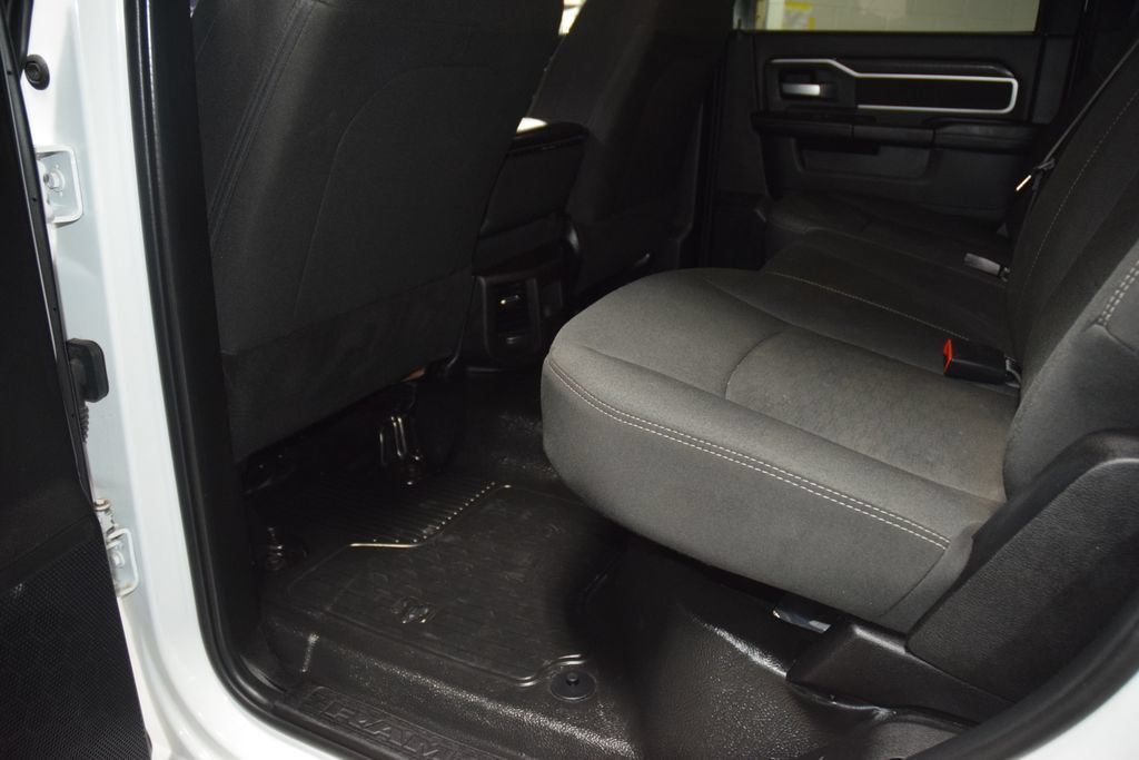 Used 2025 RAM 5500 4x4 Crew Cab image 33