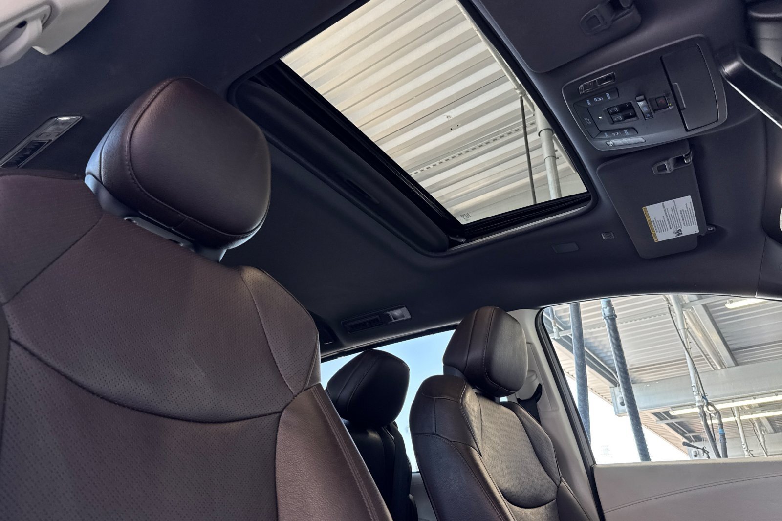 Certified 2023 Toyota Sienna Platinum FWD image 17