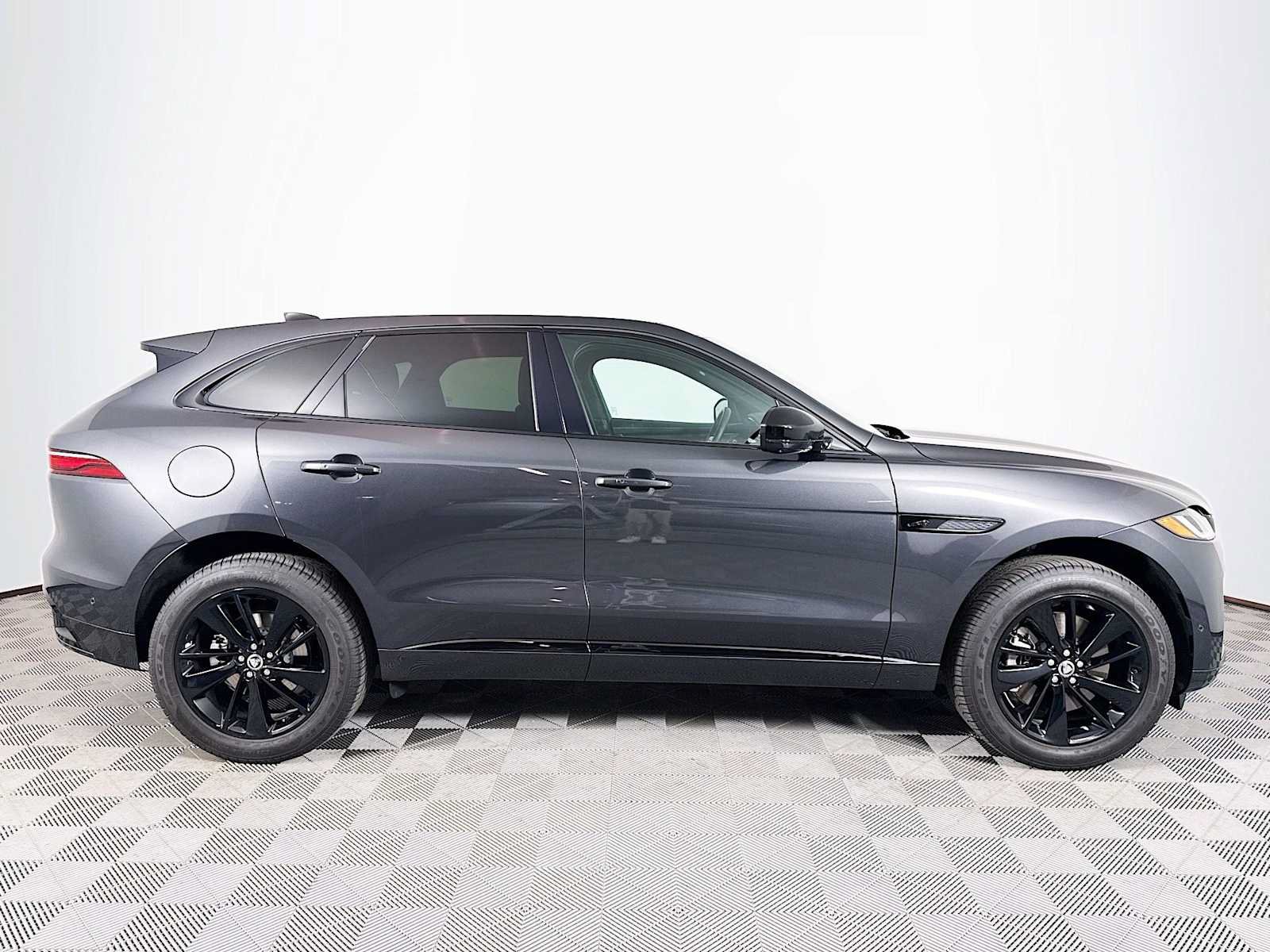 Used 2026 Jaguar F-PACE R-Dynamic S AWD/4WD image 4
