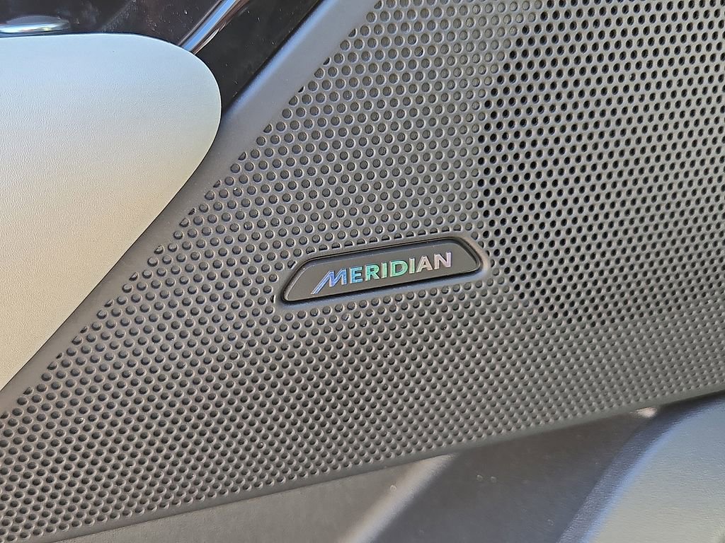 Used 2023 Land Rover Range Rover Velar R-Dynamic S image 23