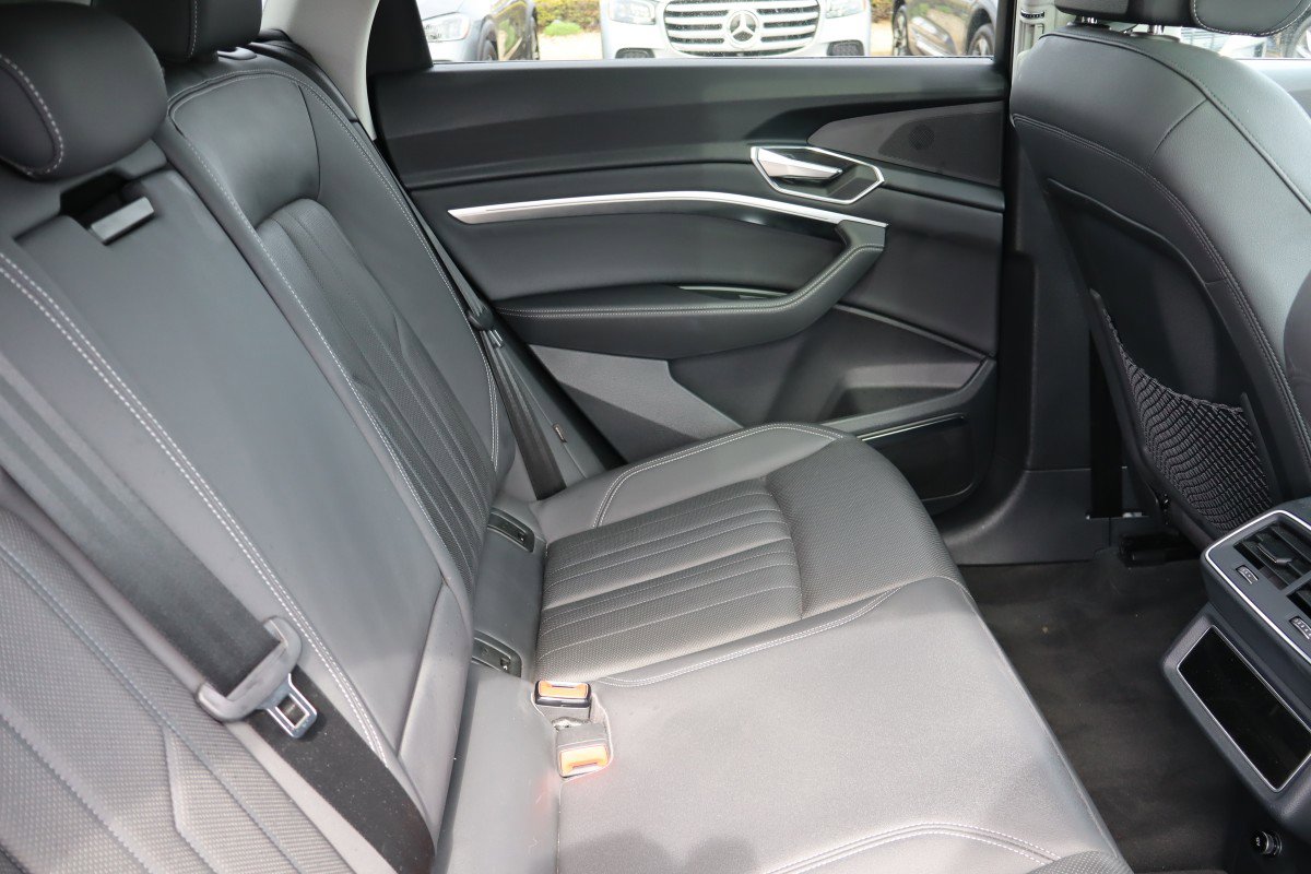 Used 2021 Audi e-tron Premium Plus w/ Premium Plus Package AWD/4WD image 16