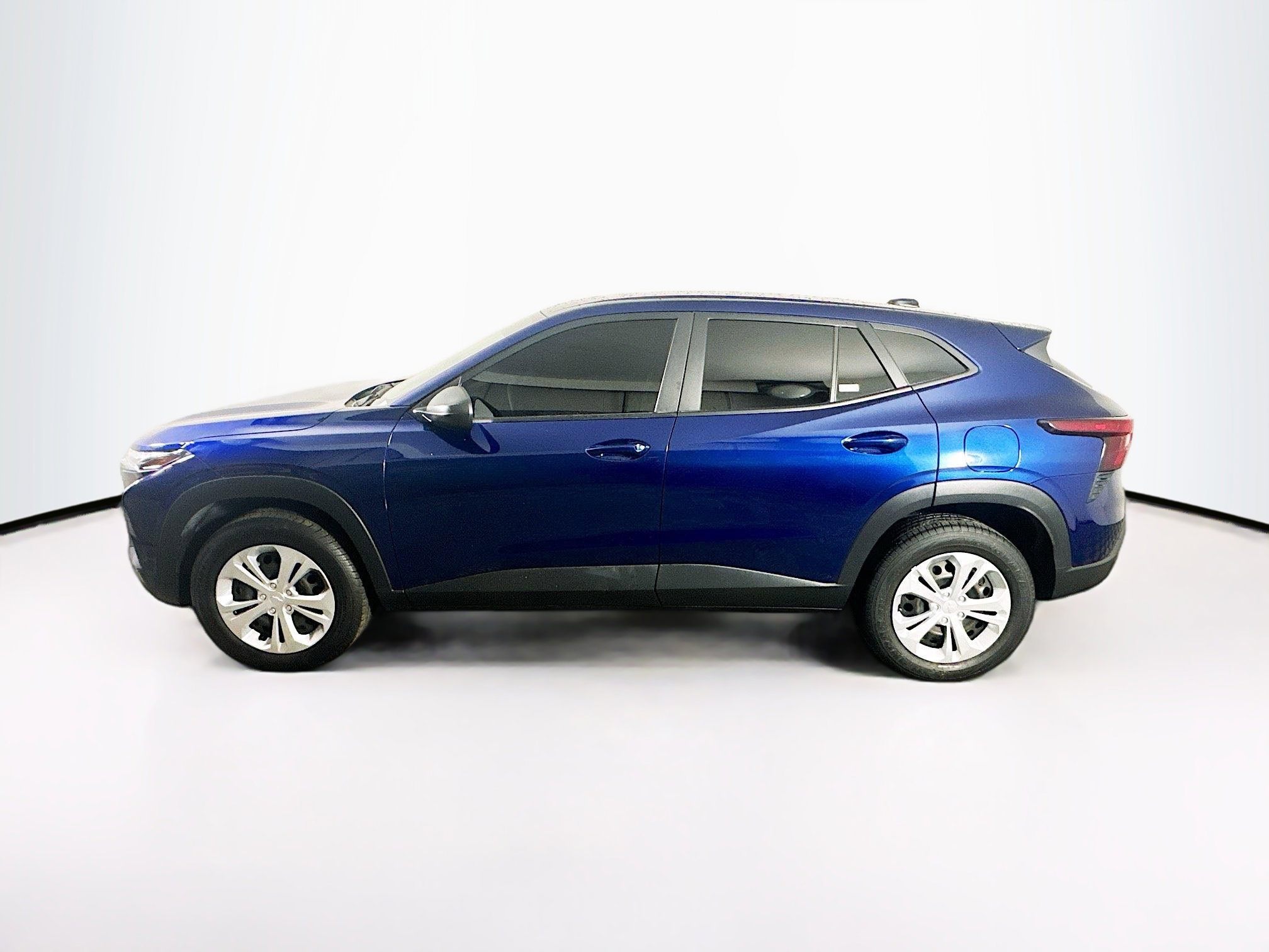 Used 2024 Chevrolet Trax LS w/ Driver Confidence Package image 4