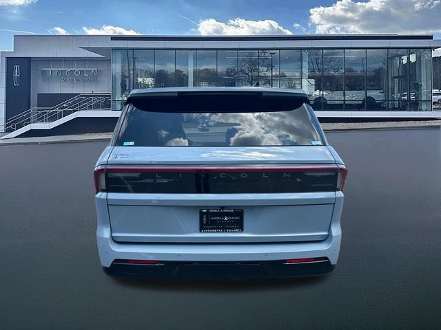 New 2026 Lincoln Navigator Reserve w/ Jet Appearance Package AWD/4WD image 7