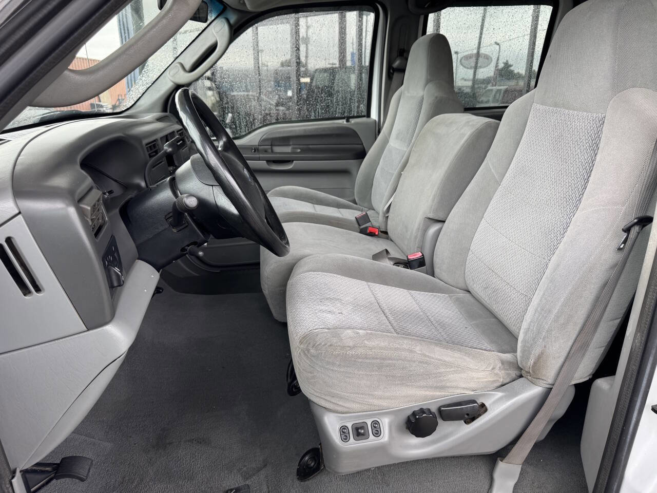 Used 2004 Ford F350 XLT image 3