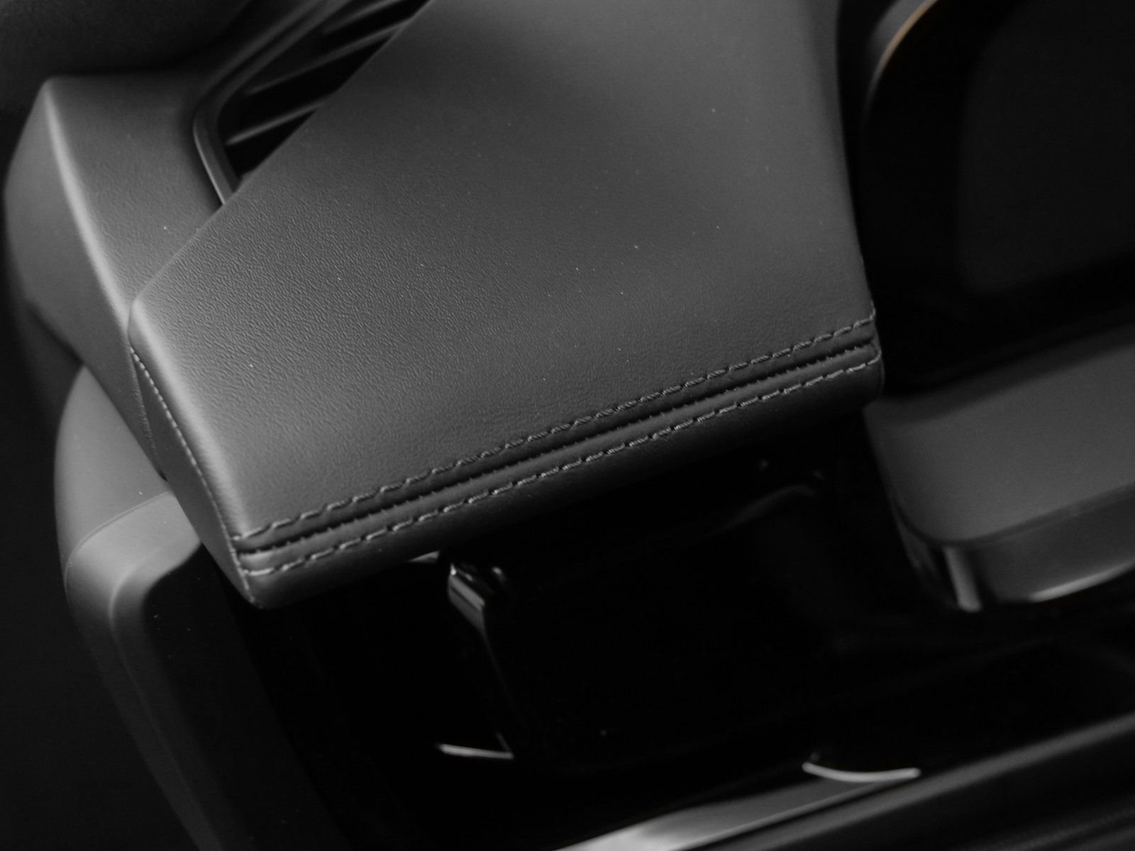 Certified 2025 Porsche Panamera Turbo image 35