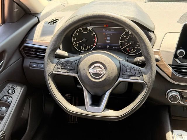 Used 2024 Nissan Altima 2.5 SV FWD image 16