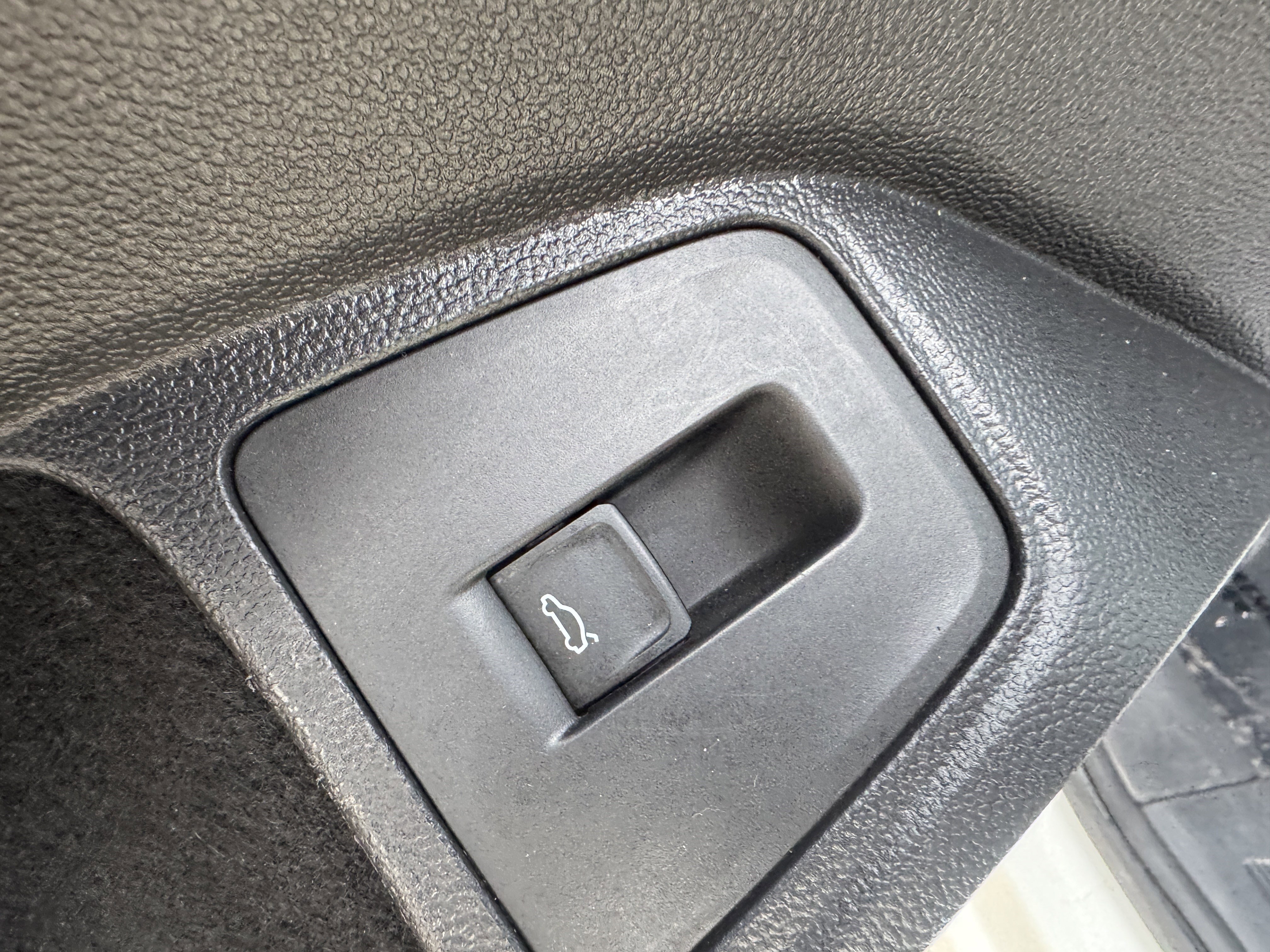 Used 2019 Volkswagen Tiguan SEL image 11