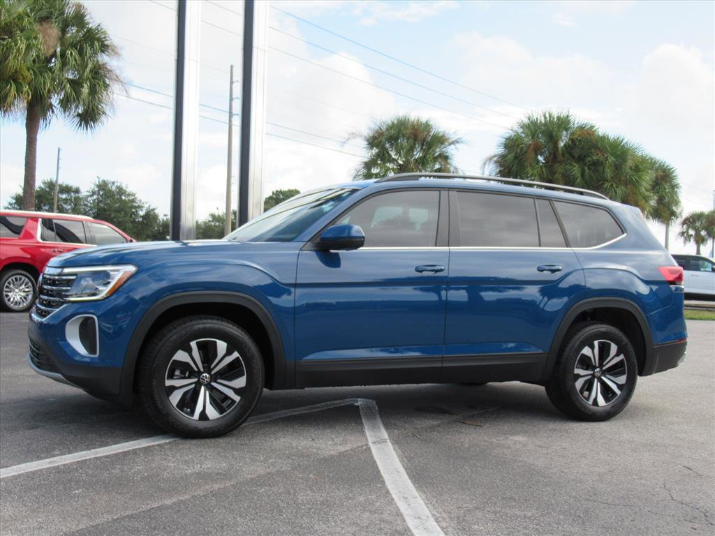 Used 2025 Volkswagen Atlas SE image 2