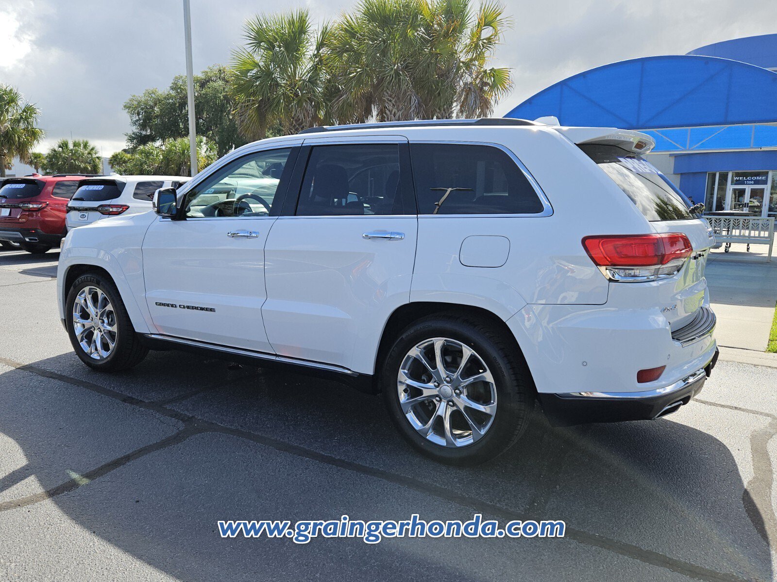 Used 2020 Jeep Grand Cherokee Summit AWD/4WD image 3