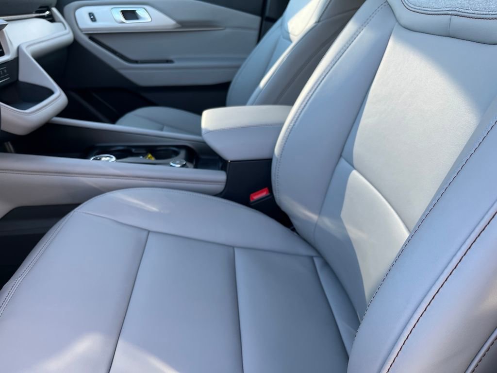 New 2026 Ford Explorer Active w/ Active Comfort Package AWD/4WD image 17