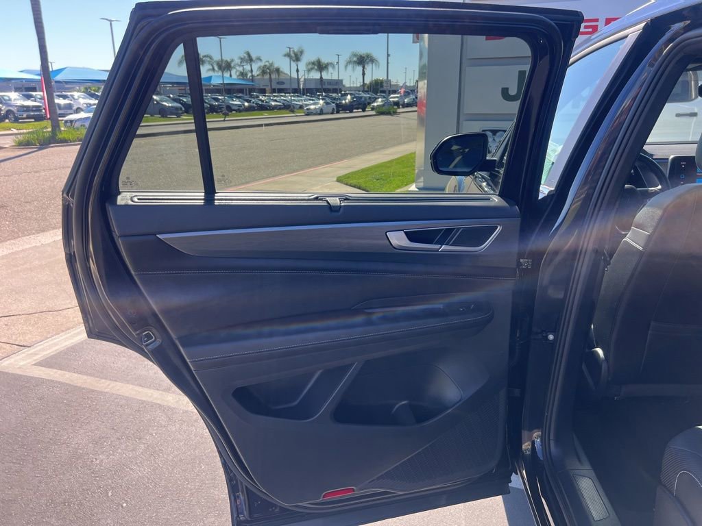 Used 2025 Volkswagen Atlas Cross Sport SE image 26