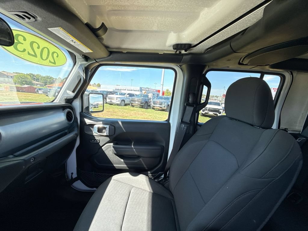 Used 2023 Jeep Gladiator Sport AWD/4WD image 30