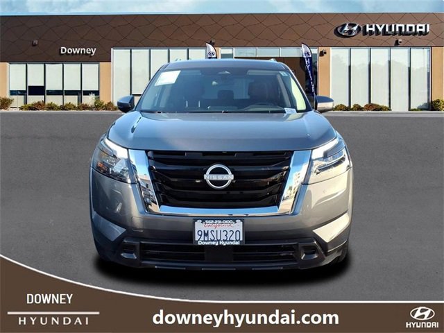 Used 2024 Nissan Pathfinder SV image 2