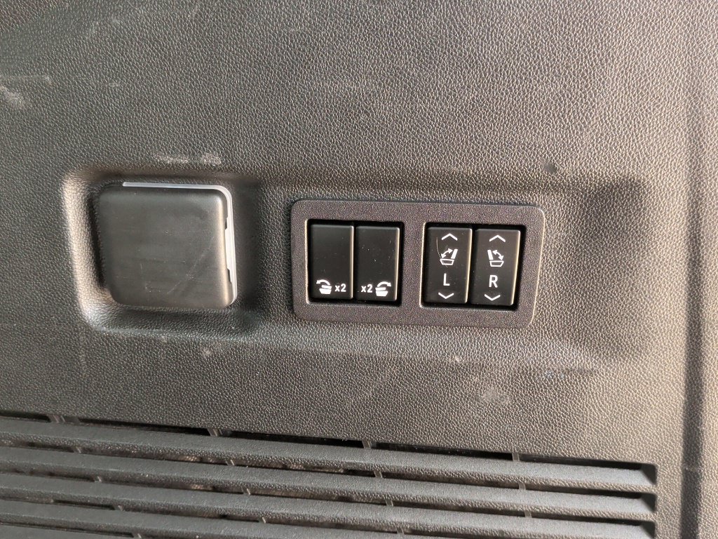 Used 2023 Chevrolet Suburban Premier AWD/4WD image 48