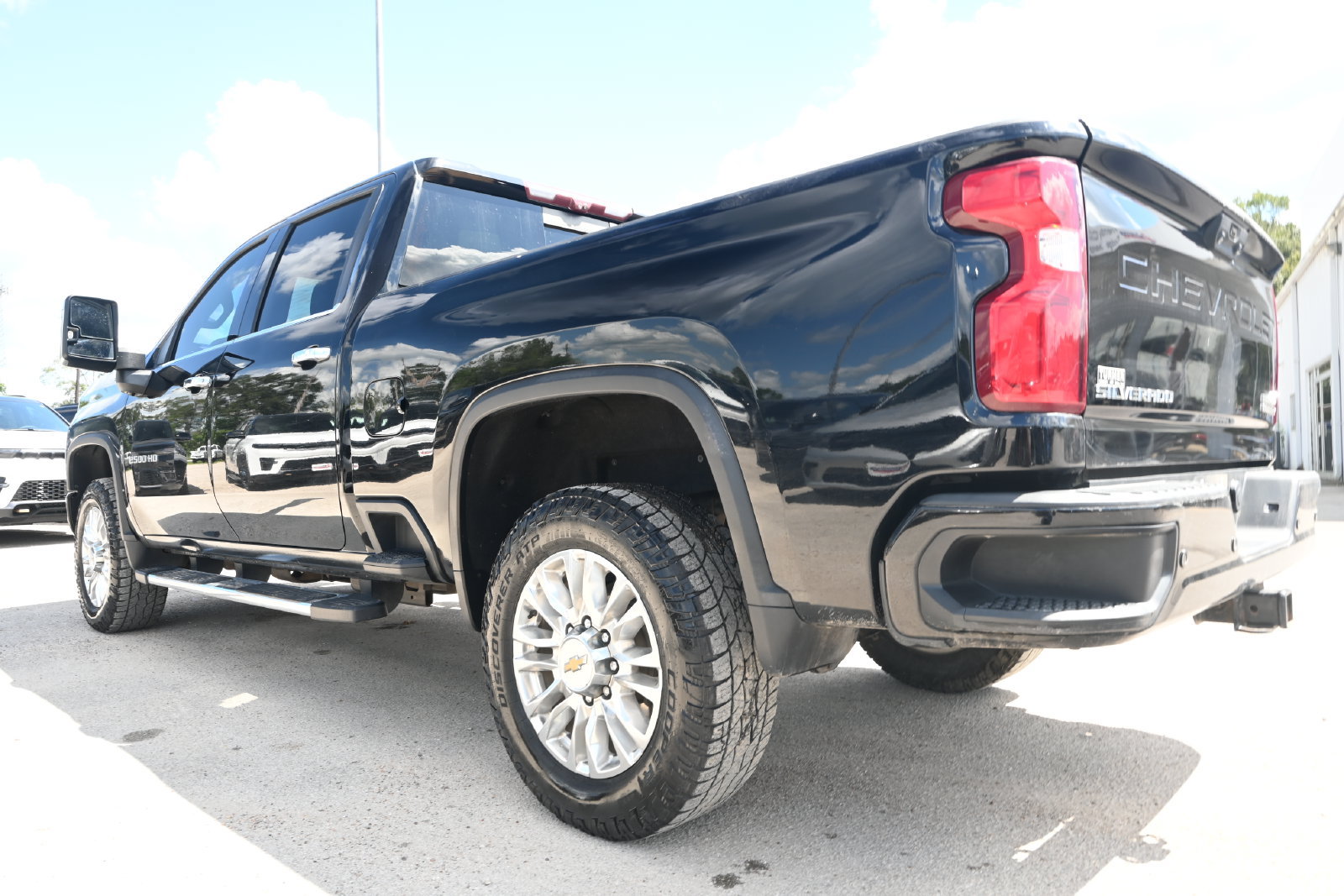 Used 2022 Chevrolet Silverado 2500 High Country w/ Technology Package AWD/4WD image 4