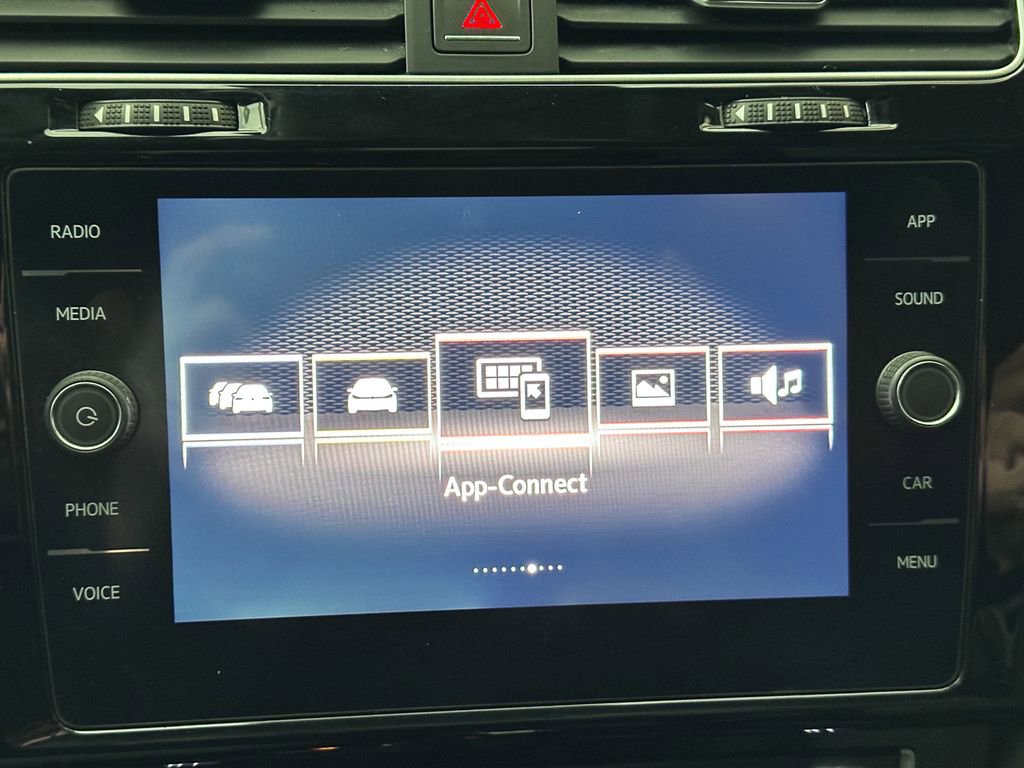 Used 2016 Volkswagen Golf 4-Door image 46