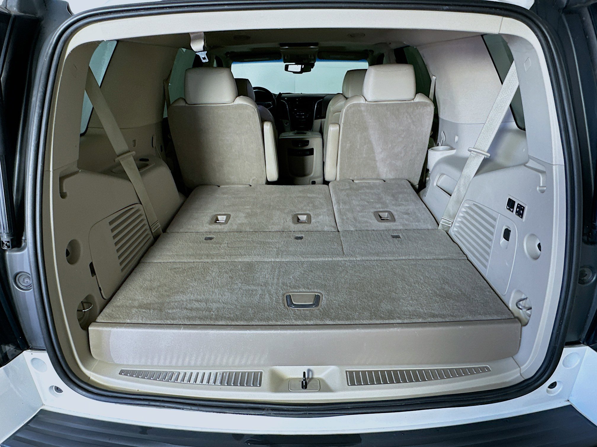 Used 2016 Cadillac Escalade Premium image 28