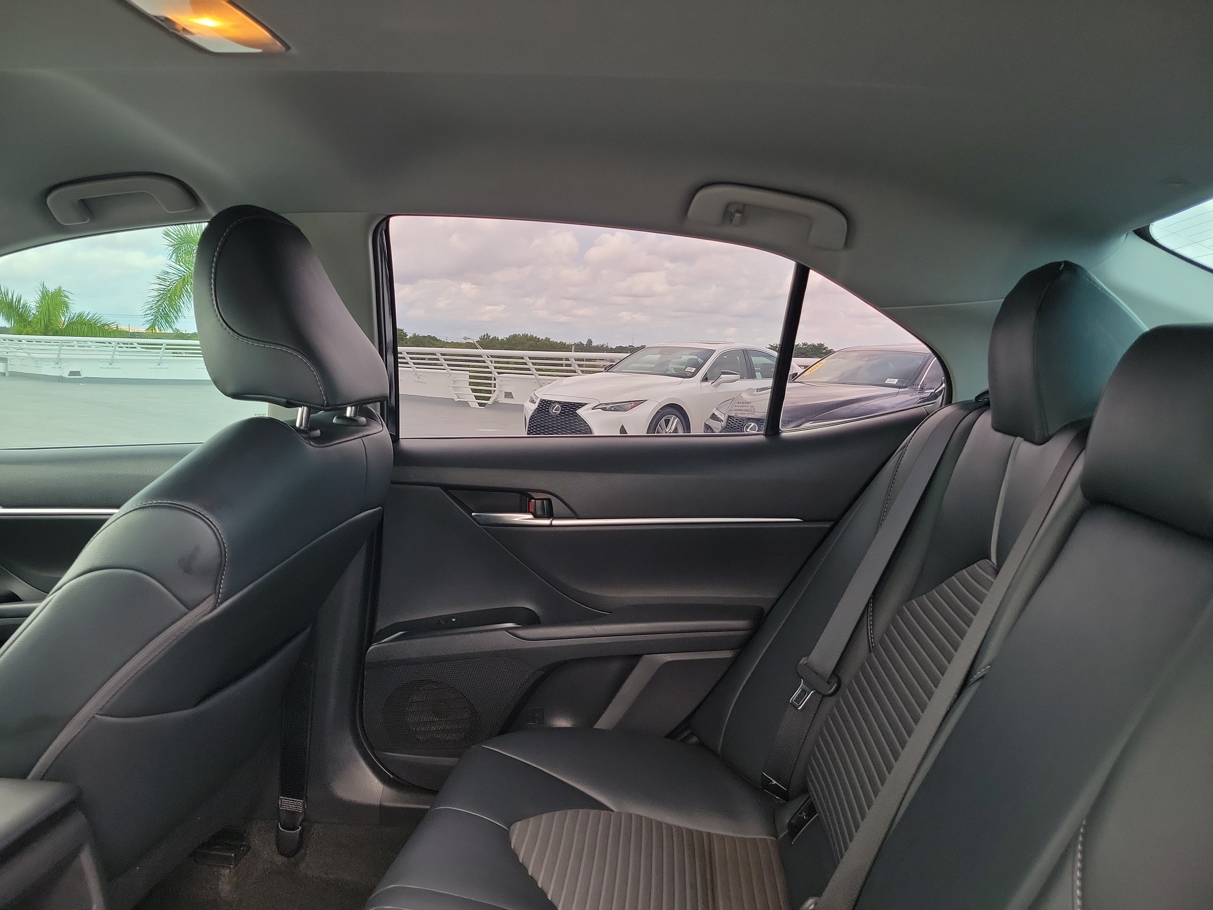 Used 2018 Toyota Camry SE FWD image 12